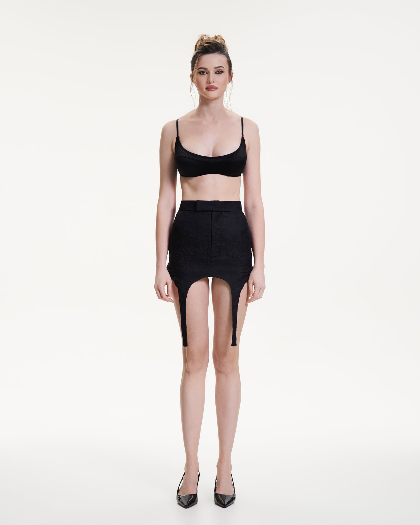 Silk wrinkled garter skirt in black