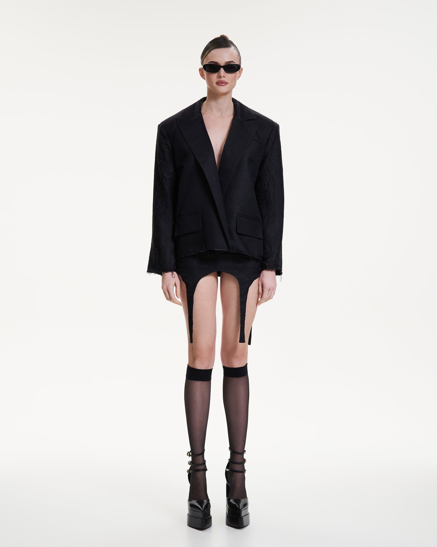 Silk wrinkled garter skirt in black