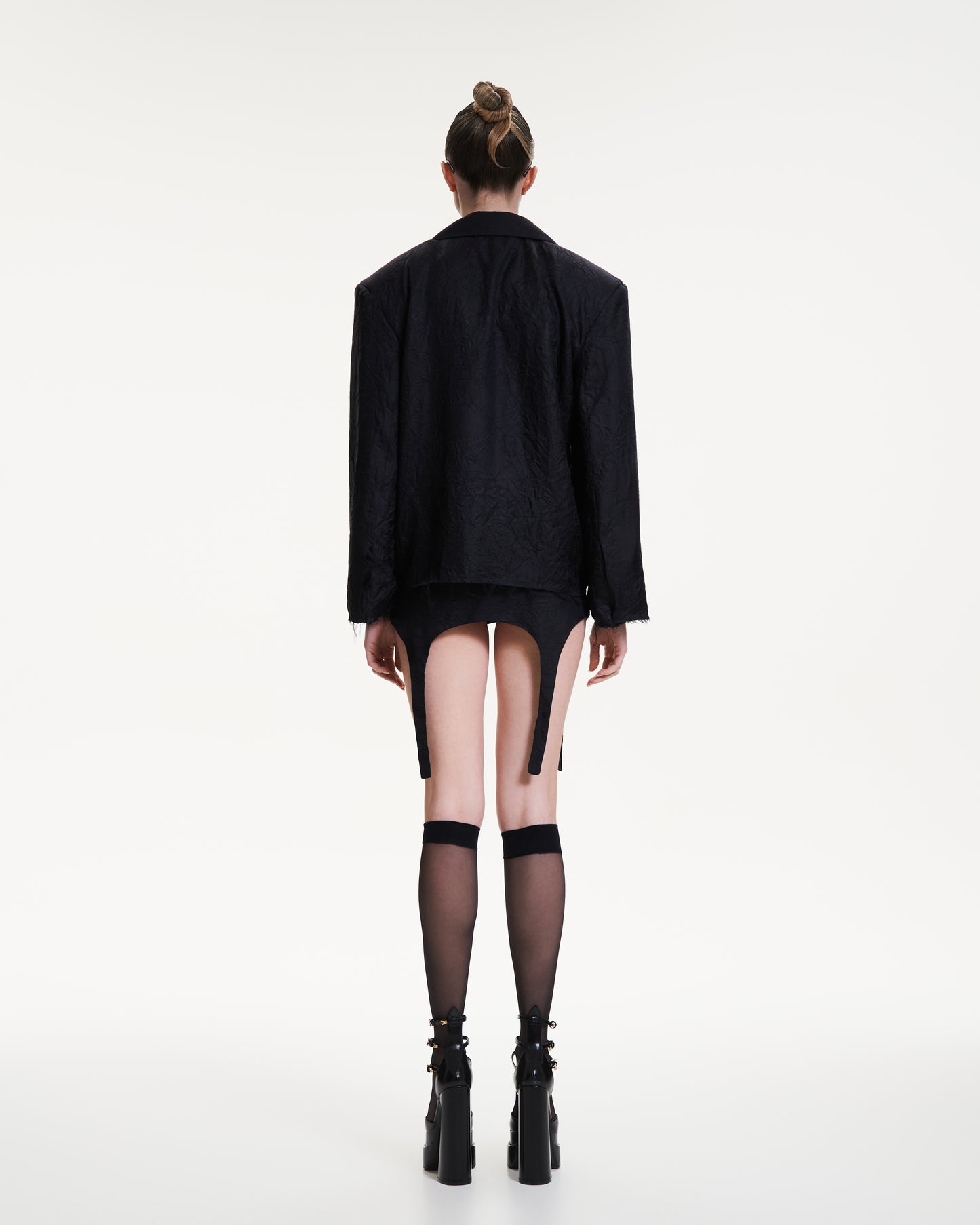Silk wrinkled garter skirt in black